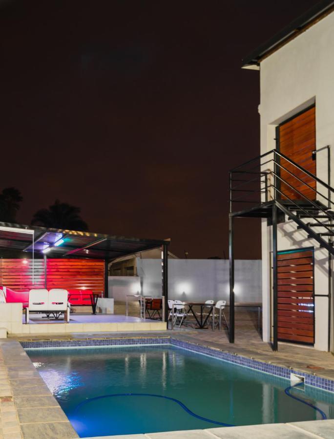 El Infinito Lifestyle Hotel เคมป์ตัน พาร์ค ภายนอก รูปภาพ