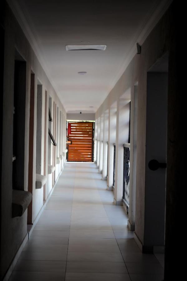El Infinito Lifestyle Hotel เคมป์ตัน พาร์ค ภายนอก รูปภาพ